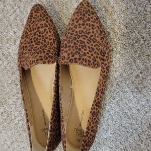 Time and Tru size 10 leopard flat